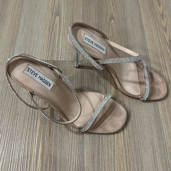 Heels - Picture 2 of 6